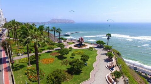 Located in Miraflores, Love Park is one of Lima’s most photogenic and romantic places. Its design pays homage to love and to Peruvian poet Antonio Cisneros. The park features the famous sculpture “El Beso” (The Kiss), created by artist Victor Delfín. With panoramic views of the Pacific Ocean, colorful mosaics, and beautifully crafted benches, this is a favorite stop for couples and visitors seeking a peaceful atmosphere. It is also an excellent moment to enjoy the scenic coastline before continuing the Private Lima City Tour.