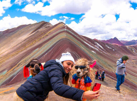 Full Day: Rainbow Mountain Tour private in Cusco