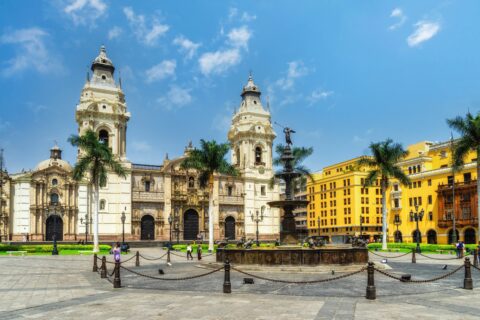 The tour continues through the Historic Centre of Lima, declared a UNESCO World Heritage Site for its immense cultural and architectural value. This area is the historical heart of the city, where cobblestone streets, plazas, and grand buildings showcase Lima’s colonial past. Here you will encounter landmarks such as the Cathedral of Lima, the Plaza Mayor, the Government Palace, and the Municipal Palace of Lima.As part of the experience, we visit a picturesque handicraft store, giving travelers the opportunity to appreciate local craftsmanship. During this stop, you will also enjoy a tasting of Peru’s most iconic drink, the traditional Pisco Sour. To learn more about Peru’s heritage, UNESCO offers additional information at https://www.unesco.org.
