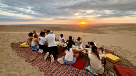 To finish this unforgettable day, we will enjoy a special picnic at sunset among the dunes, surrounded by the beautiful colors of the Ica desert as the sun goes down.