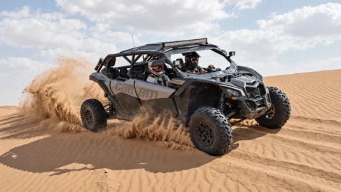 We will head into the dunes for an exciting UTV adventure and sandboarding experience, combining adrenaline and spectacular desert landscapes.